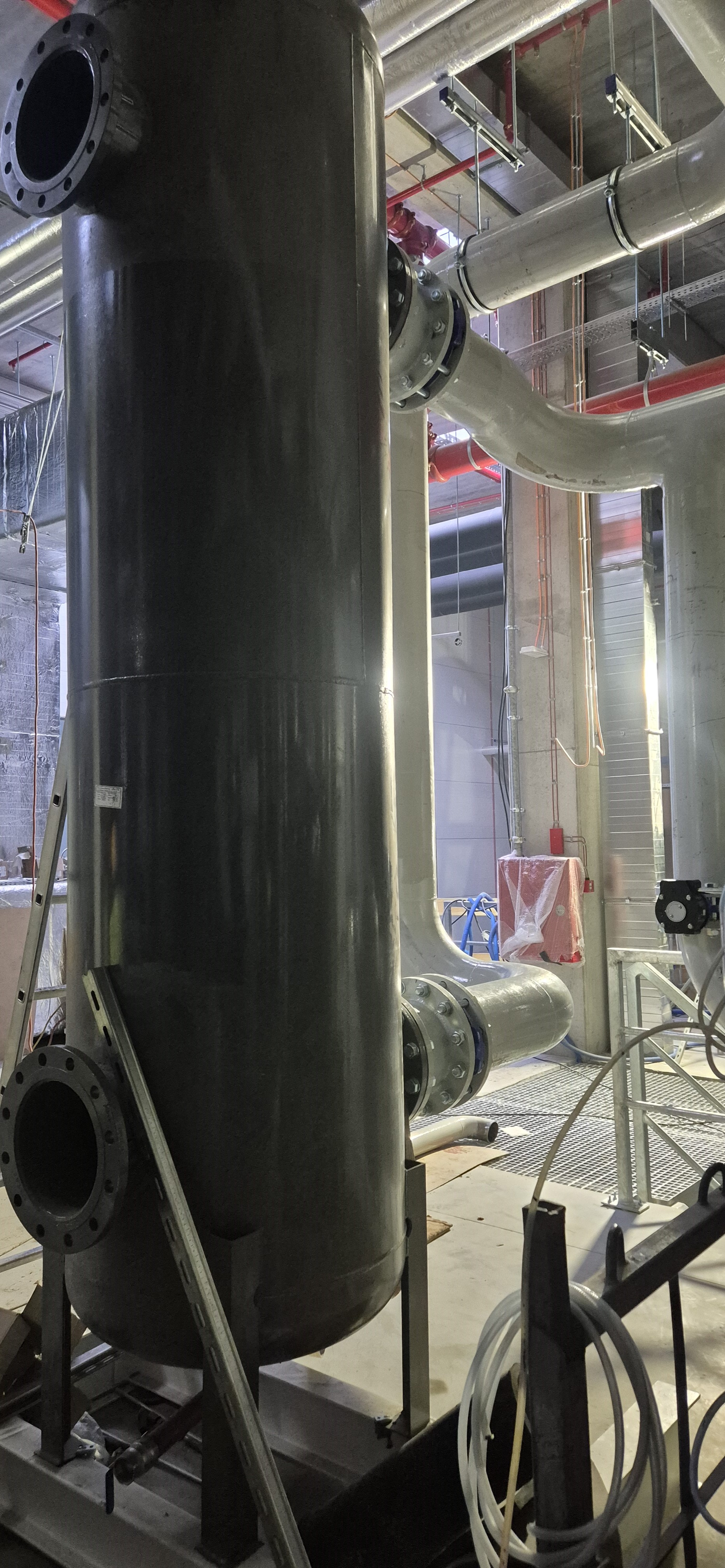 Zdjęcie przedstawiające zlecenie 'Instalacja wody lodowej dla producenta sprzętu medycznego Nemera Szczecin'