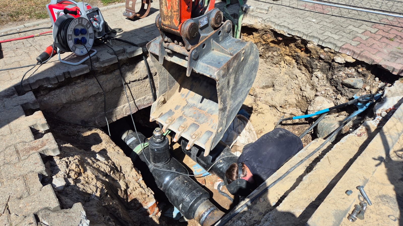 Zdjęcie przedstawiające montaż zaworów odcinających.