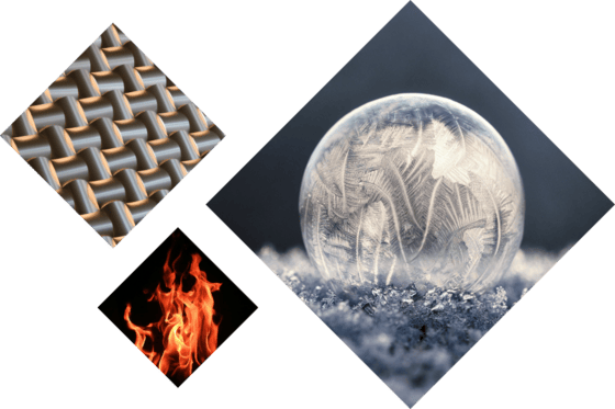 Kolaż zawierający kolejno abstrakcyjną ilustrację wzoru z nakładających się na siebie metalowych rur, zamrożonej bańki mydlanej na powierzchni pokrytej śniegiem oraz płomienia.