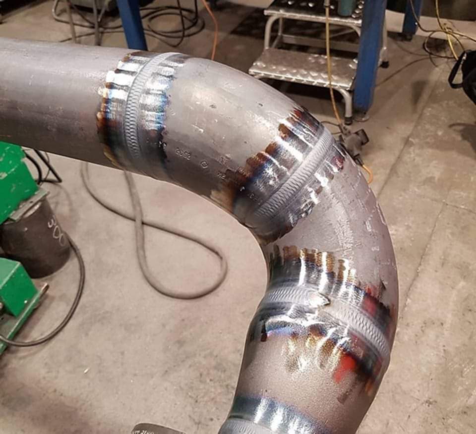 Zdjęcie przestawiające prefabrykację rurociągu dla niemieckiej firmy BUTTING Gruppe.