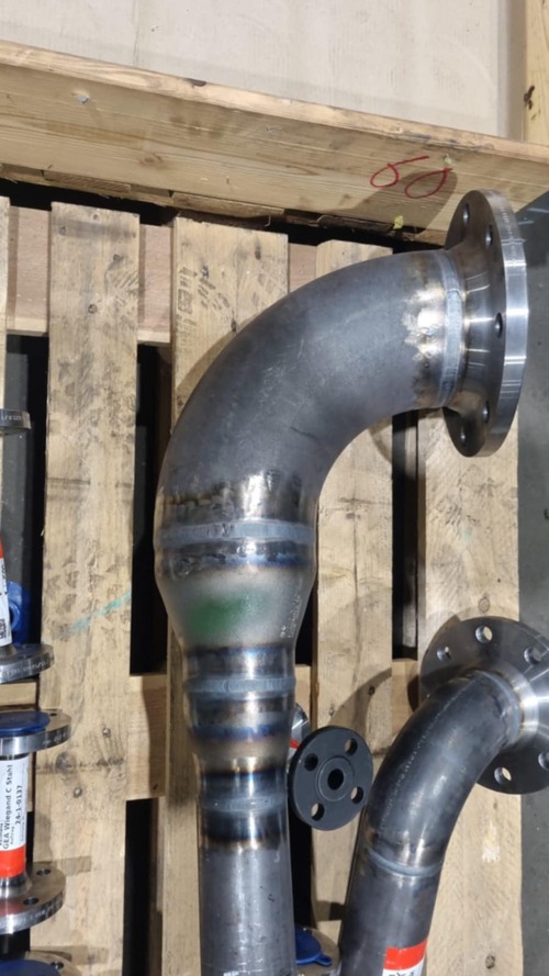 Zdjęcie przestawiające prefabrykację rurociagu ze stali czarnej dla GEA Prenzlau.