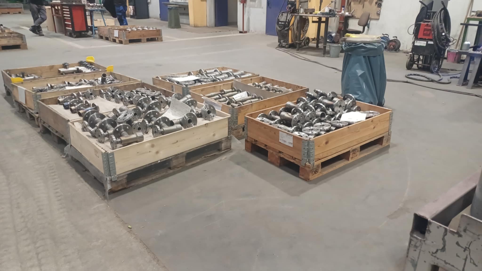 Zdjęcie przestawiające prefabrykację zaworów.